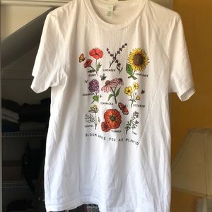 Graphic tee - Flowers/Bloom